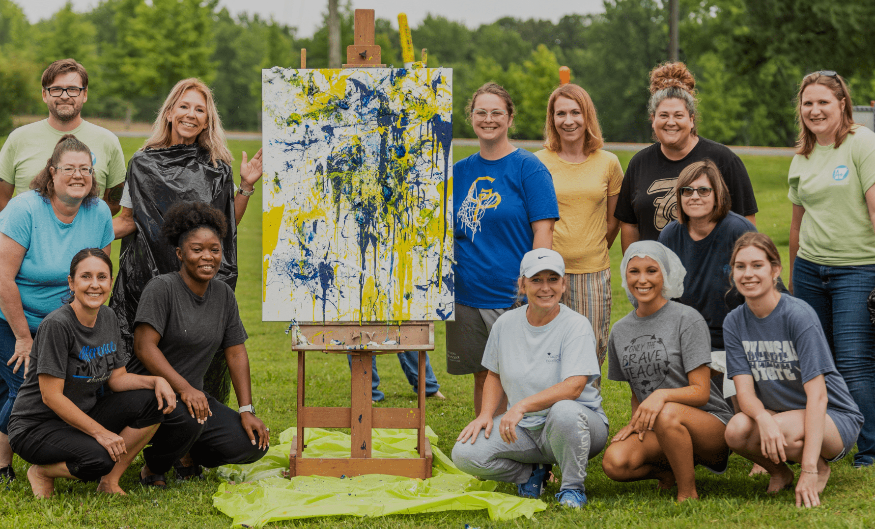 Training workshop with splatter painting on easel